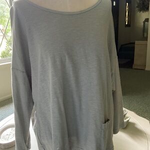 Cut-Loose light green top size XL.